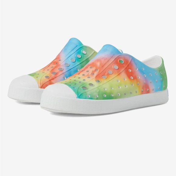 NEW NATIVE SHOES IN BOX!! - Picture 1 of 5